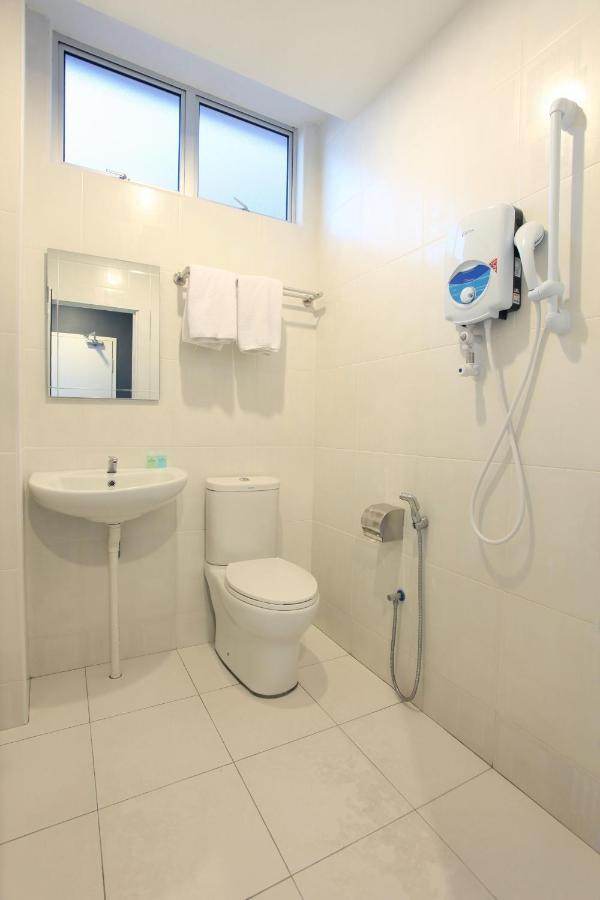 Wan Loong Hotel Pontian Kechil Exterior foto