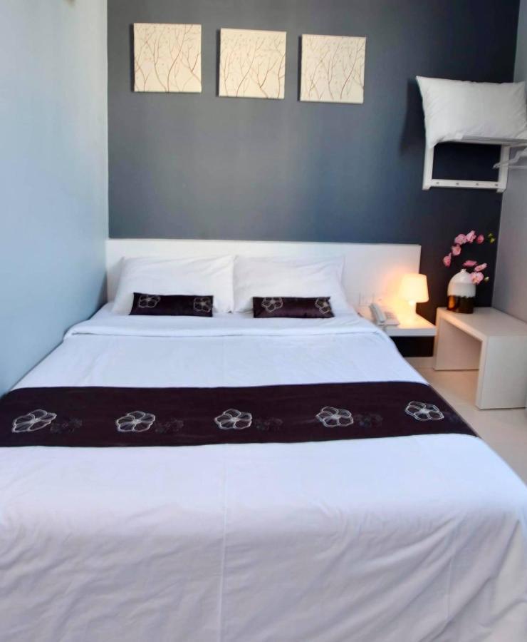 Wan Loong Hotel Pontian Kechil Exterior foto
